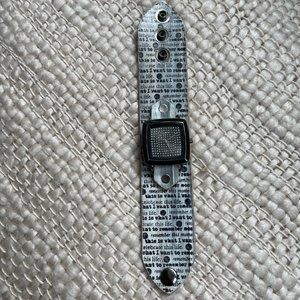 Narmi typeface watch